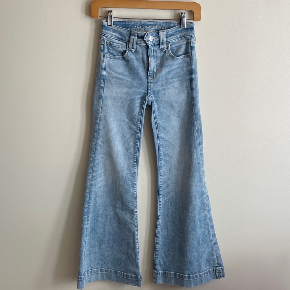 American Eagle Outfitters Light Wash Festival Flare Jeans Size 000 SHORT